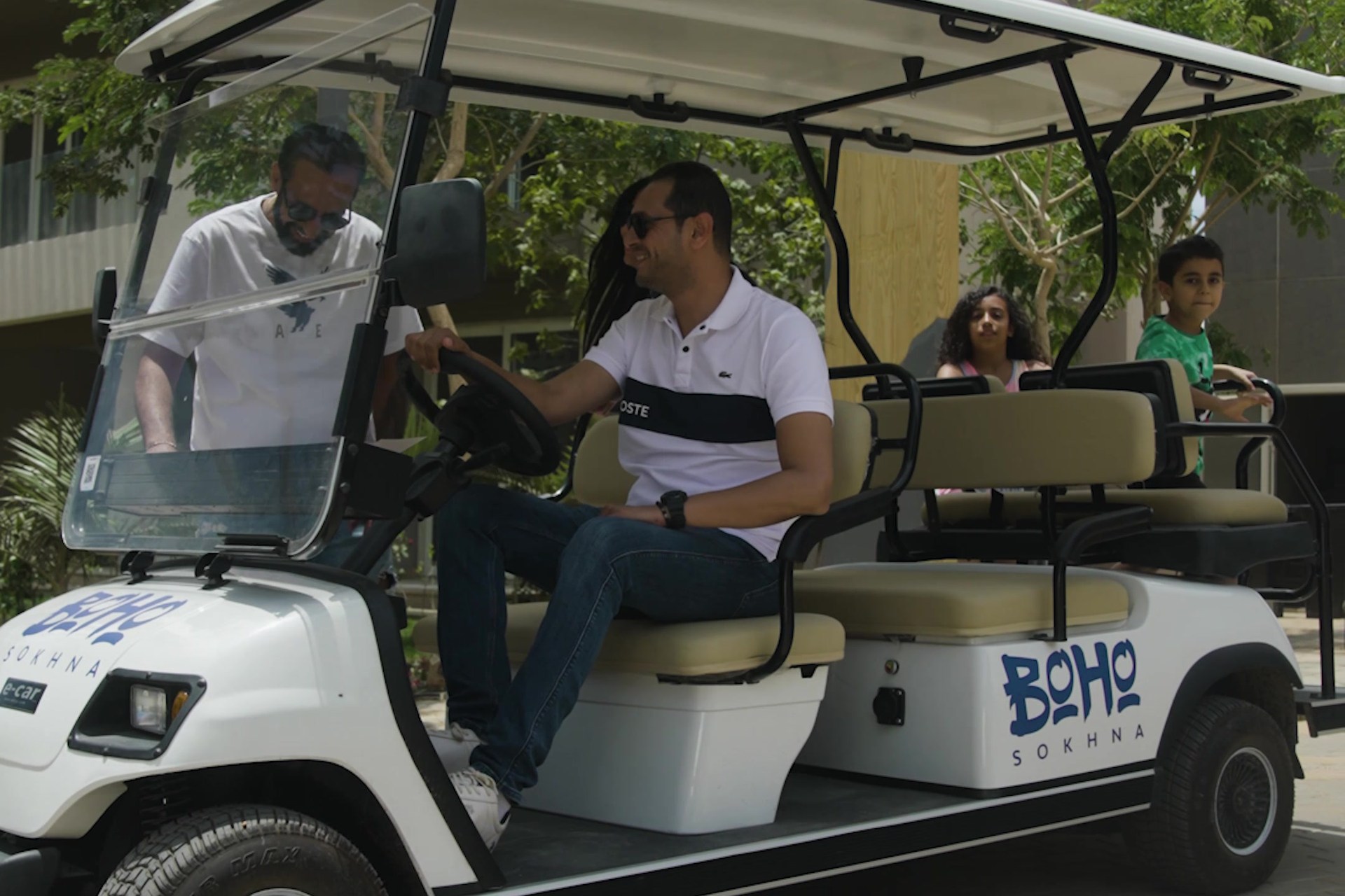A guided tour by golf cart during the BOHO delivery experience